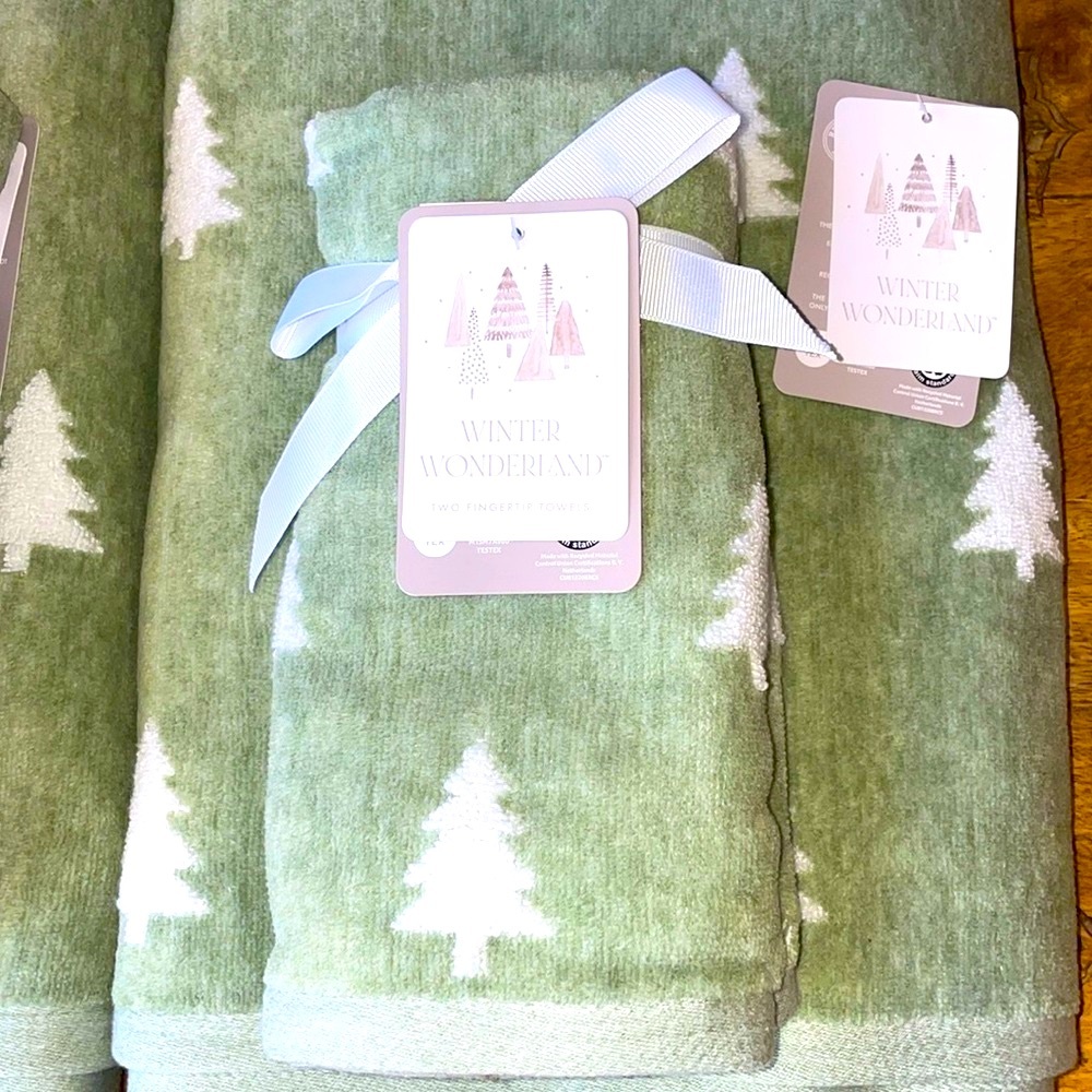 🌲Holiday Bath Towel Set 🌲 NWT! Perfect for the entire winter season ❄️ - Picture 7 of 15